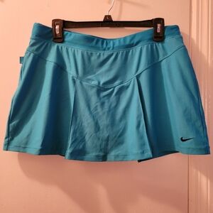 Green/teal Nike Skorts